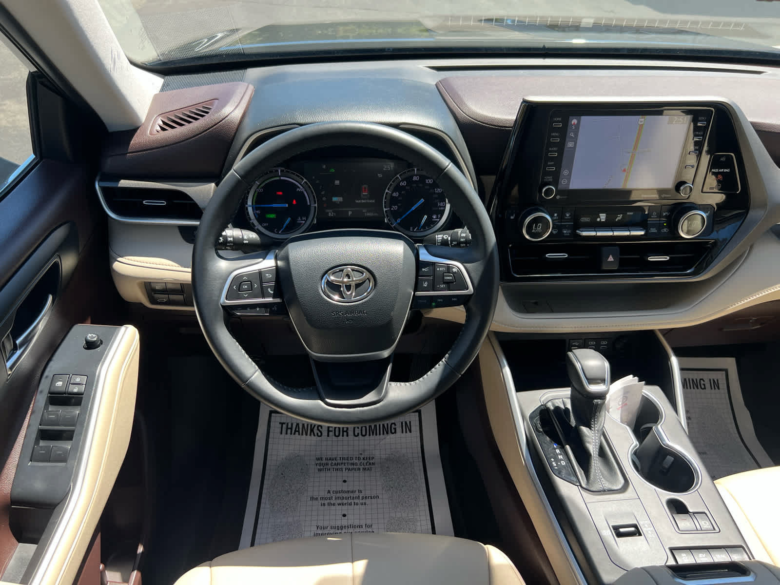Used 2022 Toyota Highlander XLE AWD/4WD image 2