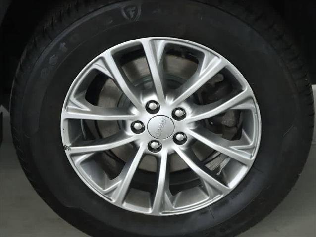 Certified 2021 Jeep Cherokee Latitude Lux w/ Comfort/Convenience Group image 38