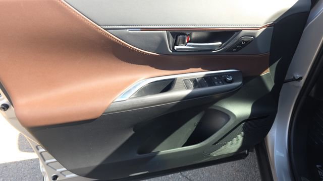 Used 2021 Toyota Venza Limited image 10