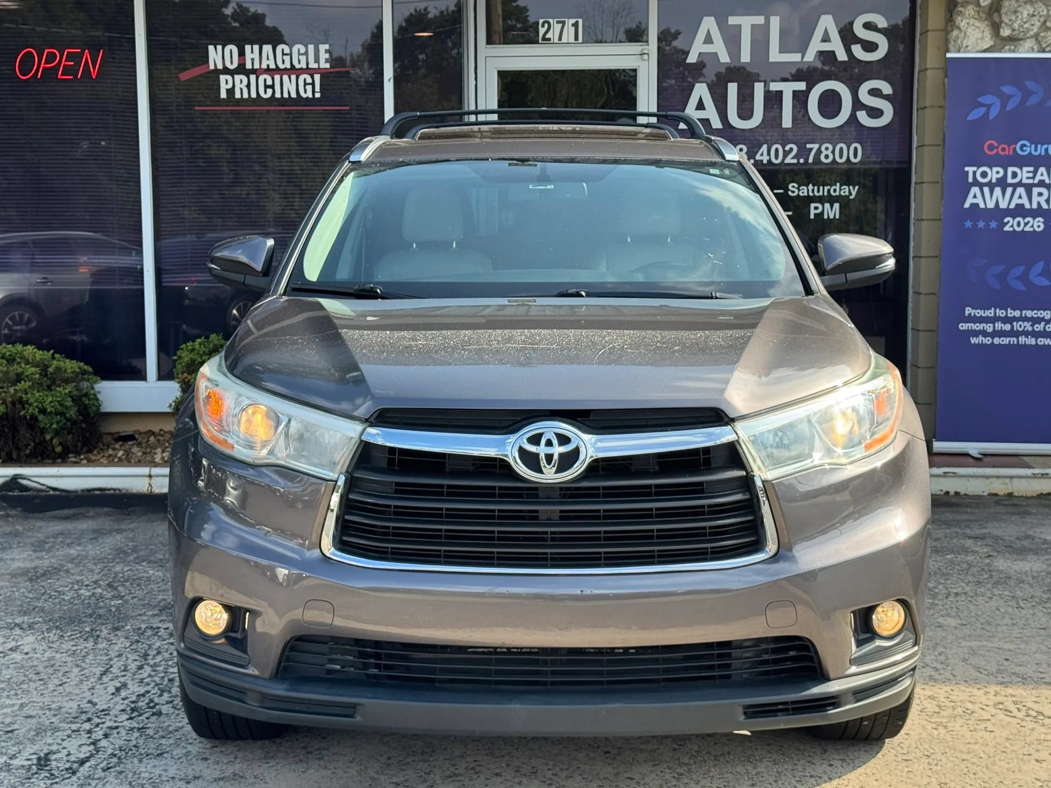 Used 2014 Toyota Highlander XLE FWD image 2