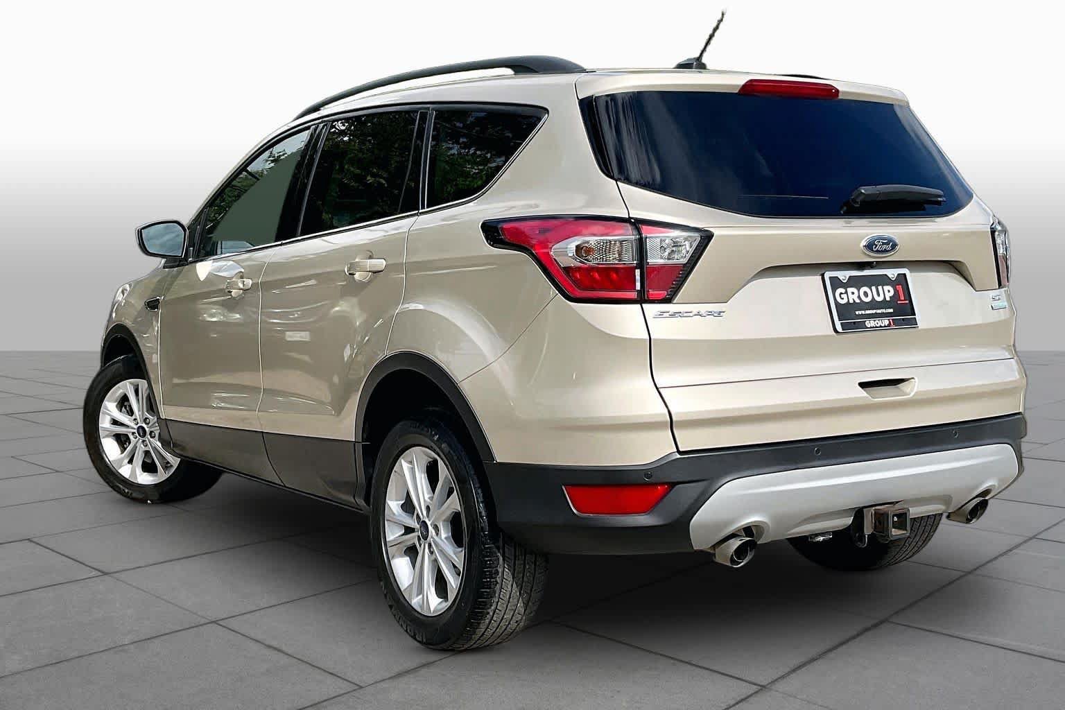 Used 2017 Ford Escape SE w/ Equipment Group 201A FWD image 12