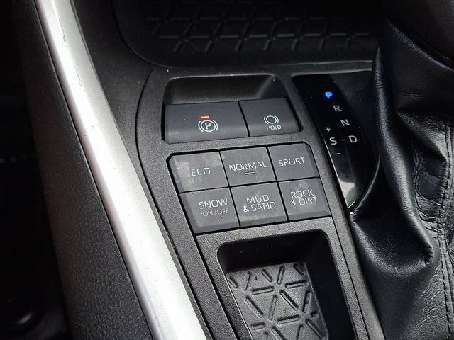 Certified 2022 Toyota RAV4 LE AWD/4WD image 22
