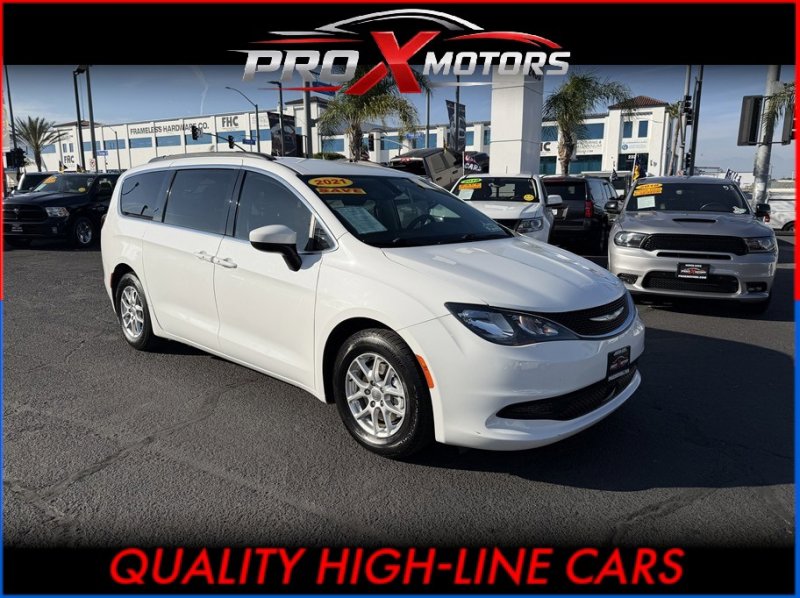 Used 2021 Chrysler Voyager Lxi image 1