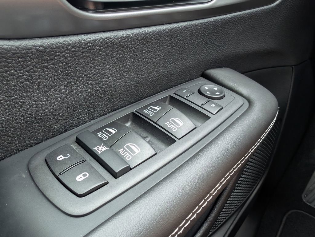 New 2026 Chrysler Pacifica Select w/ S Appearance Package FWD image 37