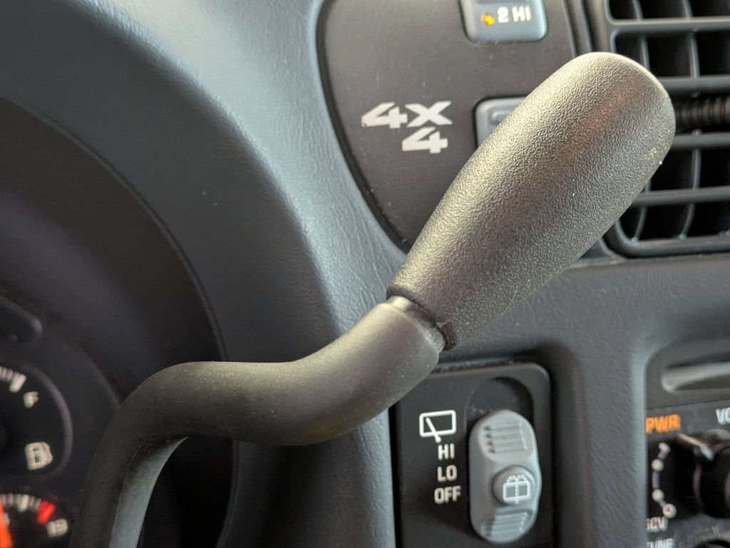 Used 2000 Chevrolet Blazer LS w/ LS Preferred Equipment Group AWD/4WD image 13
