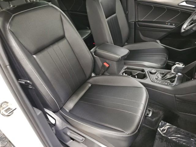 Used 2024 Volkswagen Tiguan SE R-Line AWD/4WD image 38