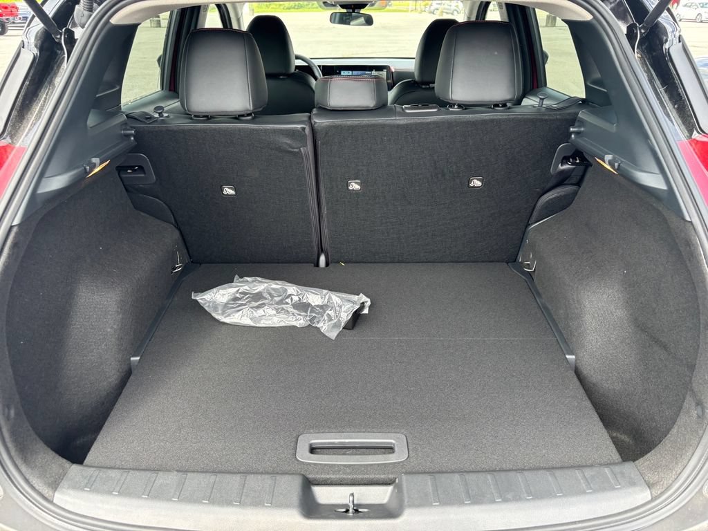 New 2025 Nissan Kicks SR FWD image 18