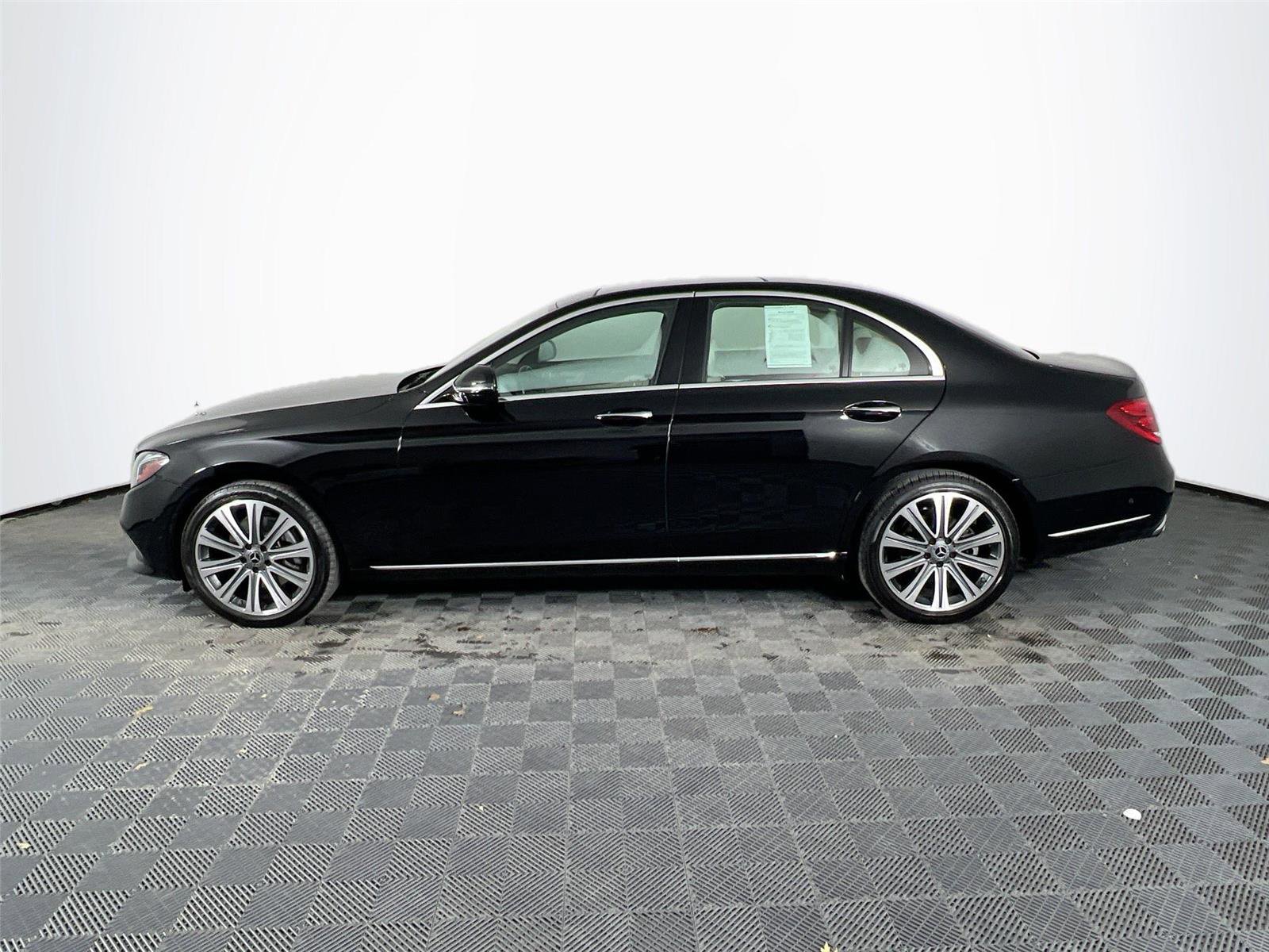 Certified 2019 Mercedes-Benz E 300 4MATIC image 3