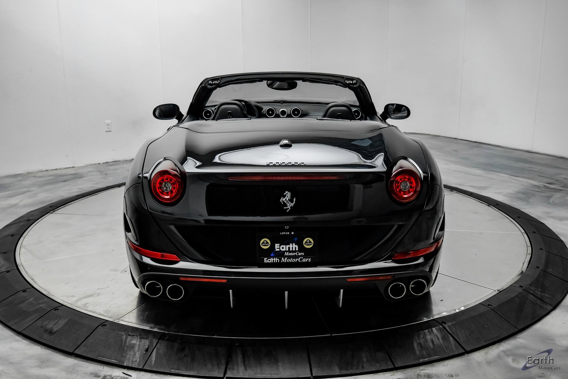 Used 2016 Ferrari California T image 13