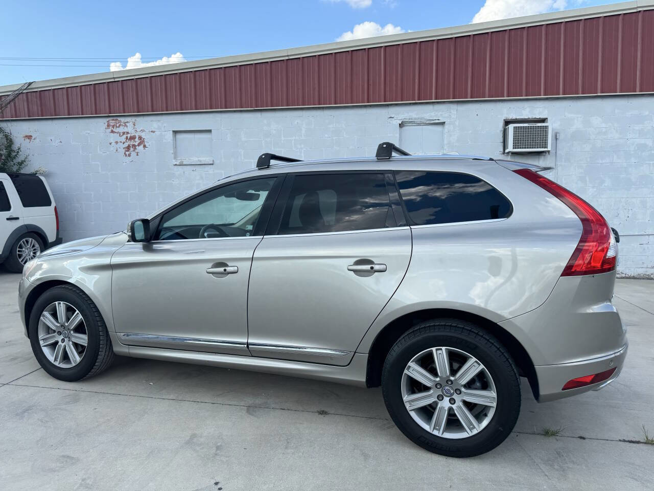 Used 2016 Volvo XC60 T6 w/ Proximity Package image 5