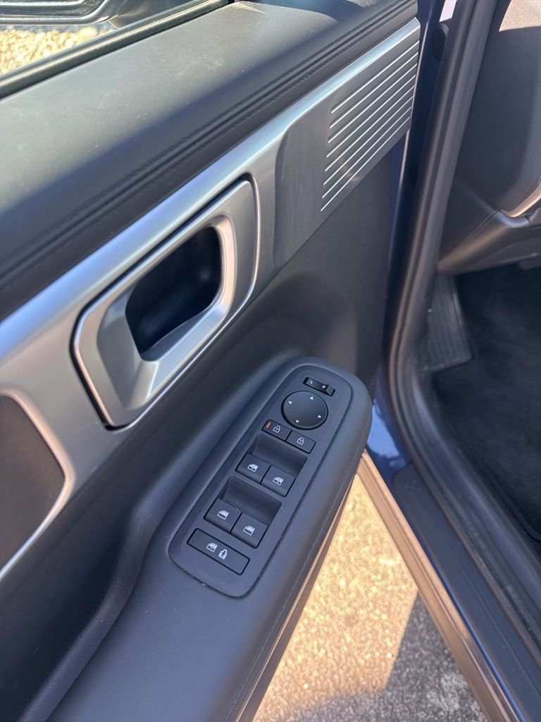 Used 2025 Hyundai Santa Fe SEL FWD image 9