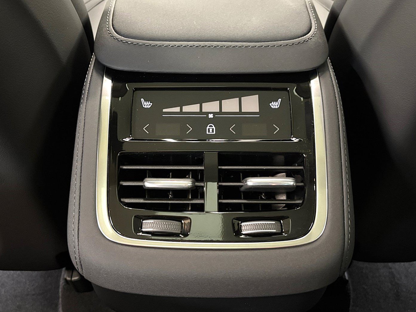 New 2026 Volvo XC90 B5 Core AWD/4WD image 36
