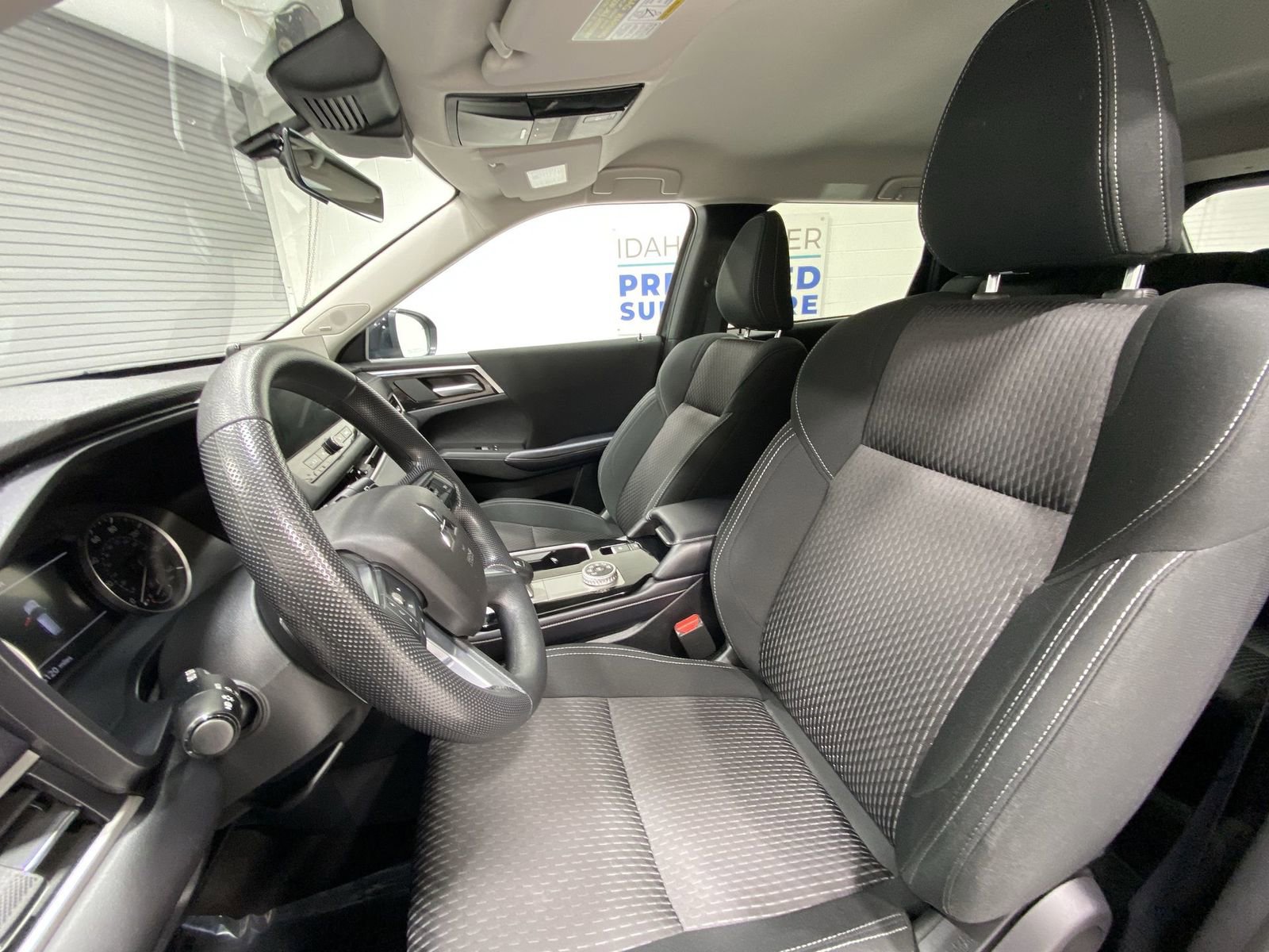 Used 2025 Mitsubishi Outlander ES image 11