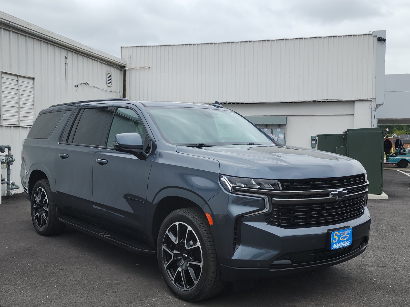 Used 2021 Chevrolet Suburban RST w/ Luxury Package AWD/4WD image 7