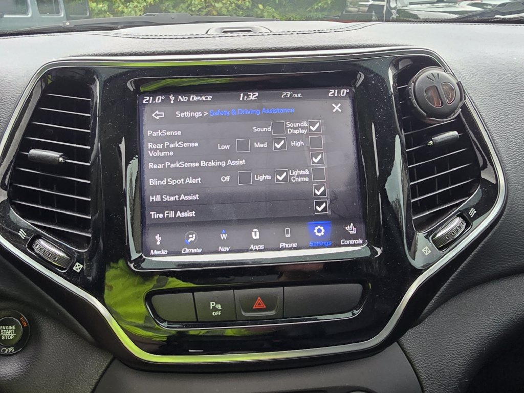 Used 2020 Jeep Cherokee Limited AWD/4WD image 32