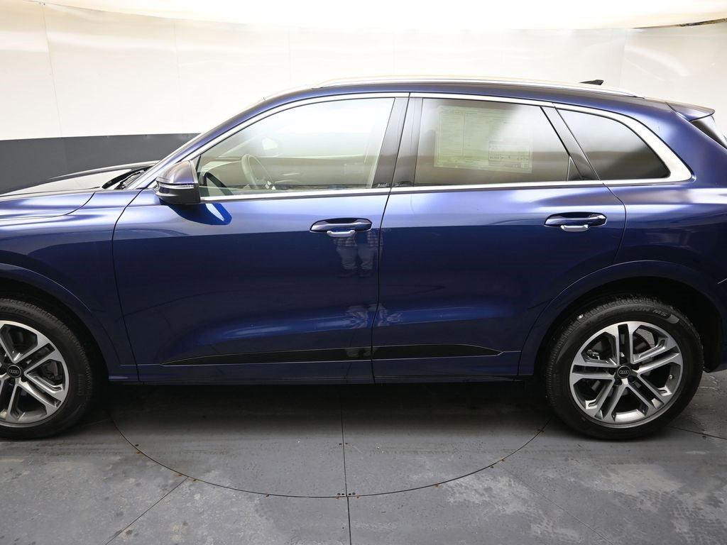 Certified 2025 Audi Q5 Premium Plus w/ Premium Plus image 3