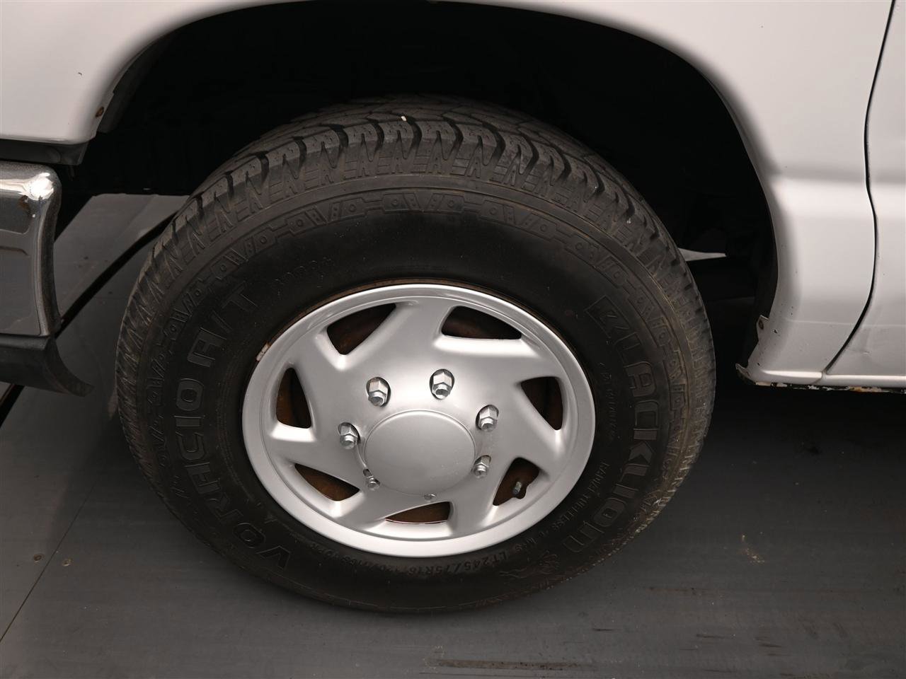 Used 2014 Ford E-350 and Econoline 350 XLT RWD image 15