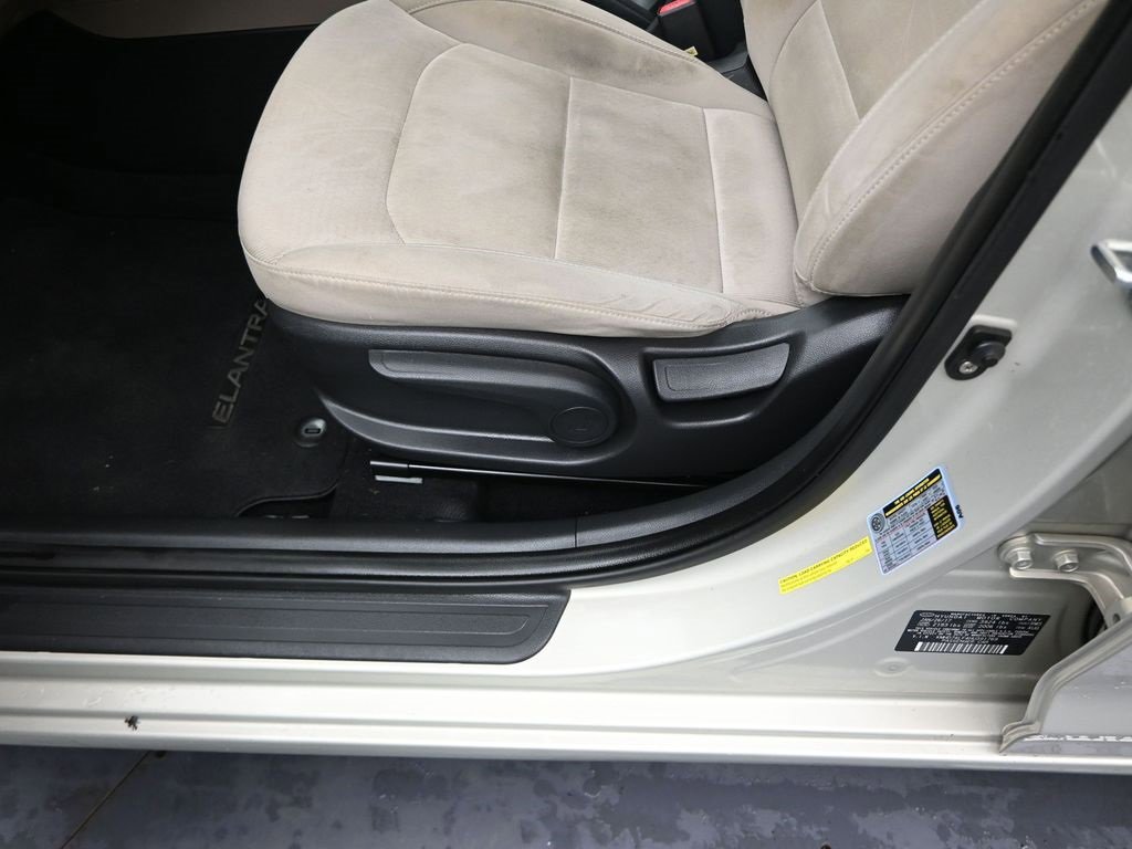 Used 2017 Hyundai Elantra SE w/ Cargo Package image 22