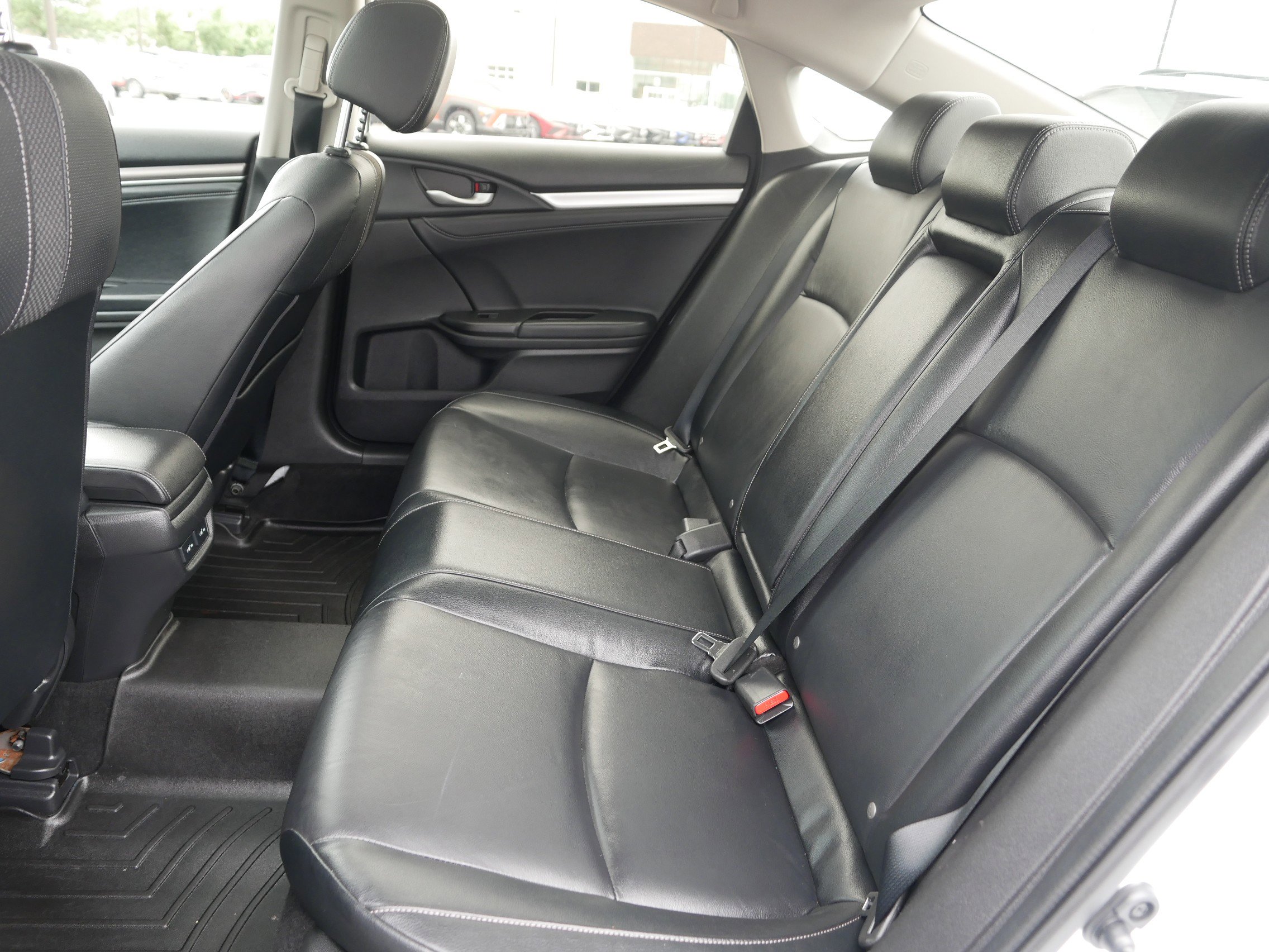 Used 2019 Honda Civic Touring image 12