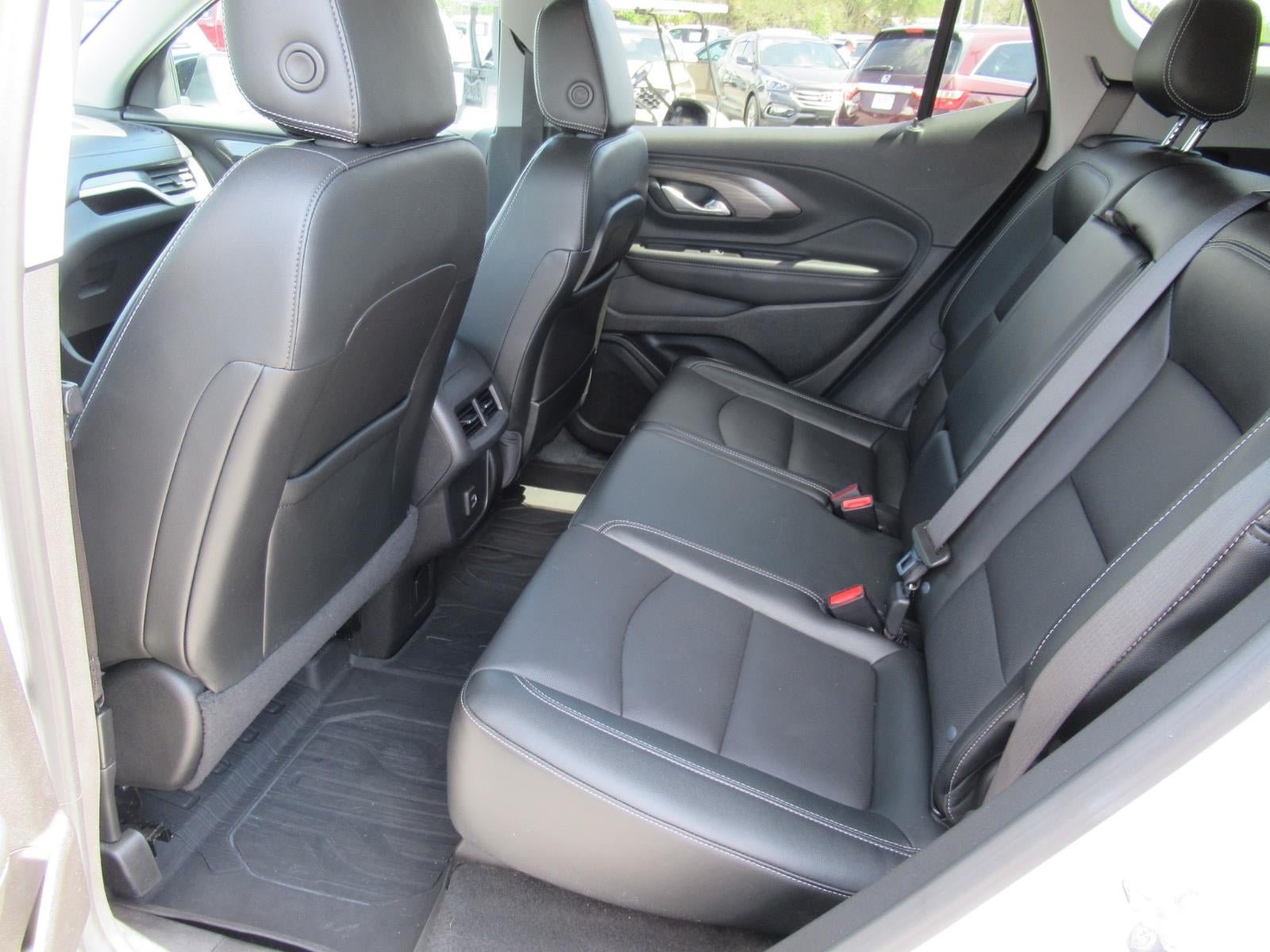 Used 2024 GMC Terrain SLT w/ Tech Package FWD image 29