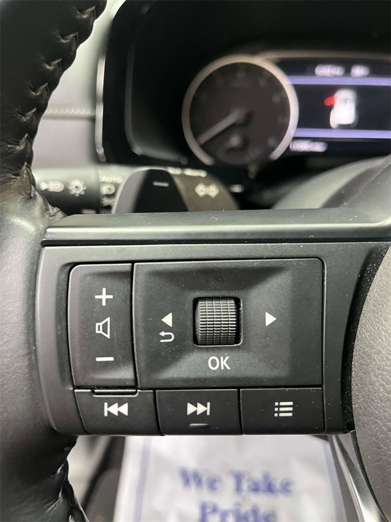 Used 2024 Nissan Pathfinder SV image 25