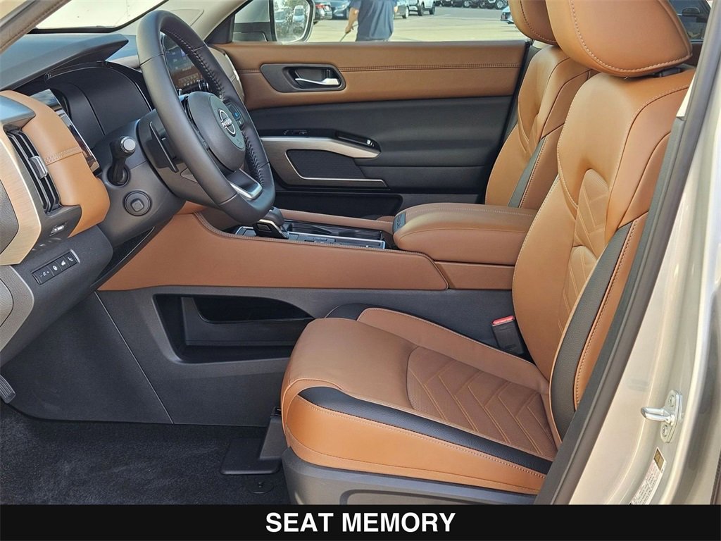 New 2025 Nissan Pathfinder Platinum image 11