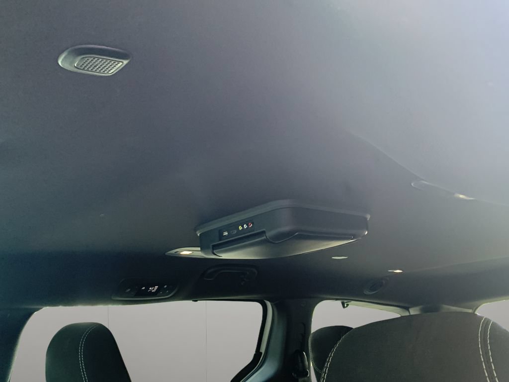 Used 2021 Chrysler Pacifica Touring w/ S Appearance Package FWD image 31