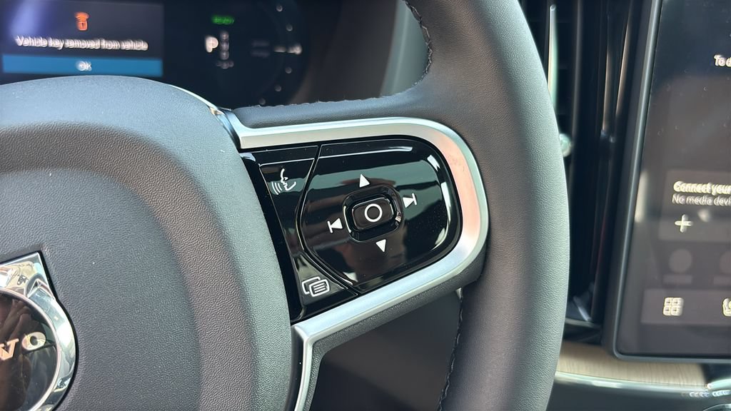 New 2026 Volvo XC60 T8 Plus w/ Protection Package Premier AWD/4WD image 17