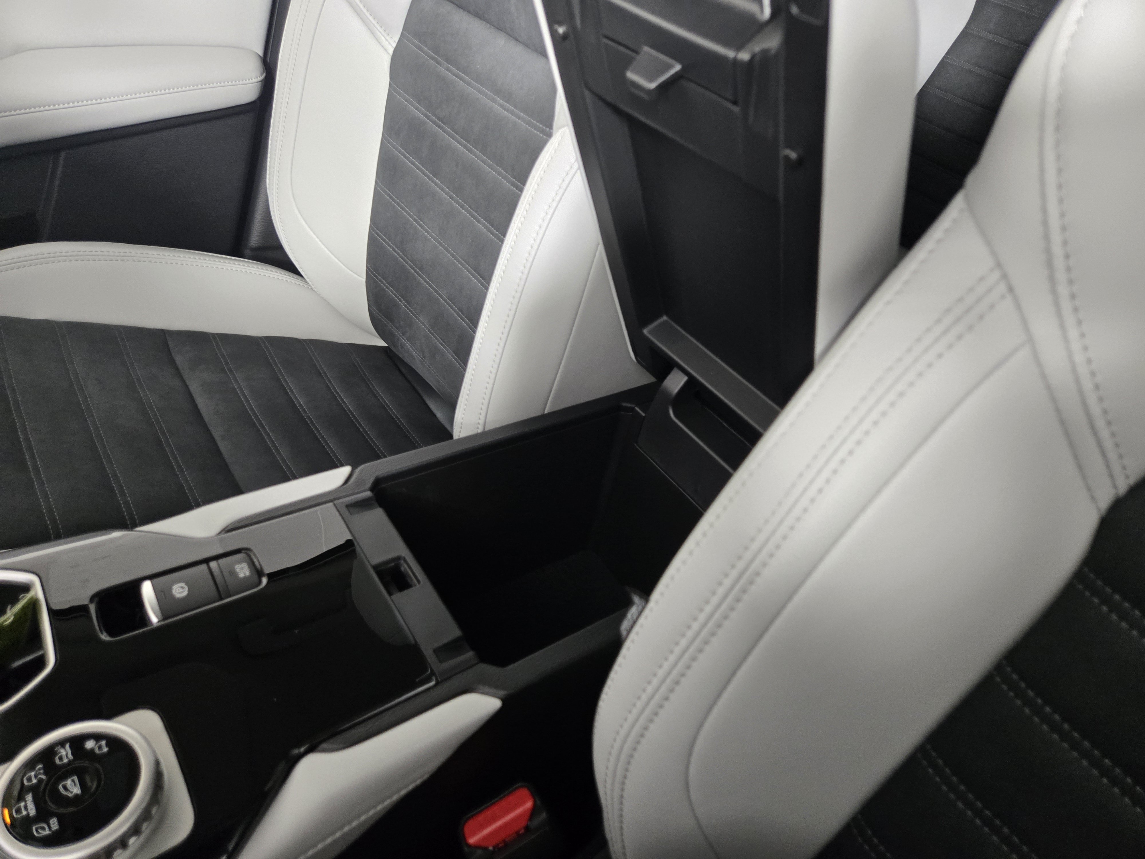 New 2026 Mitsubishi Outlander SE FWD image 28