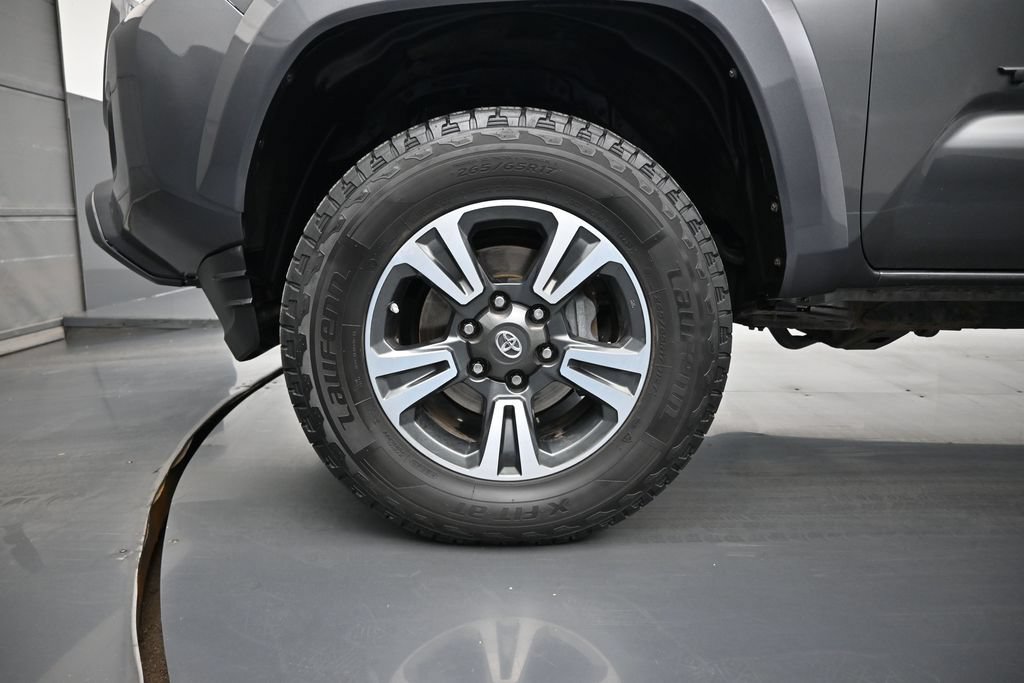 Used 2019 Toyota Tacoma TRD Sport AWD/4WD image 22
