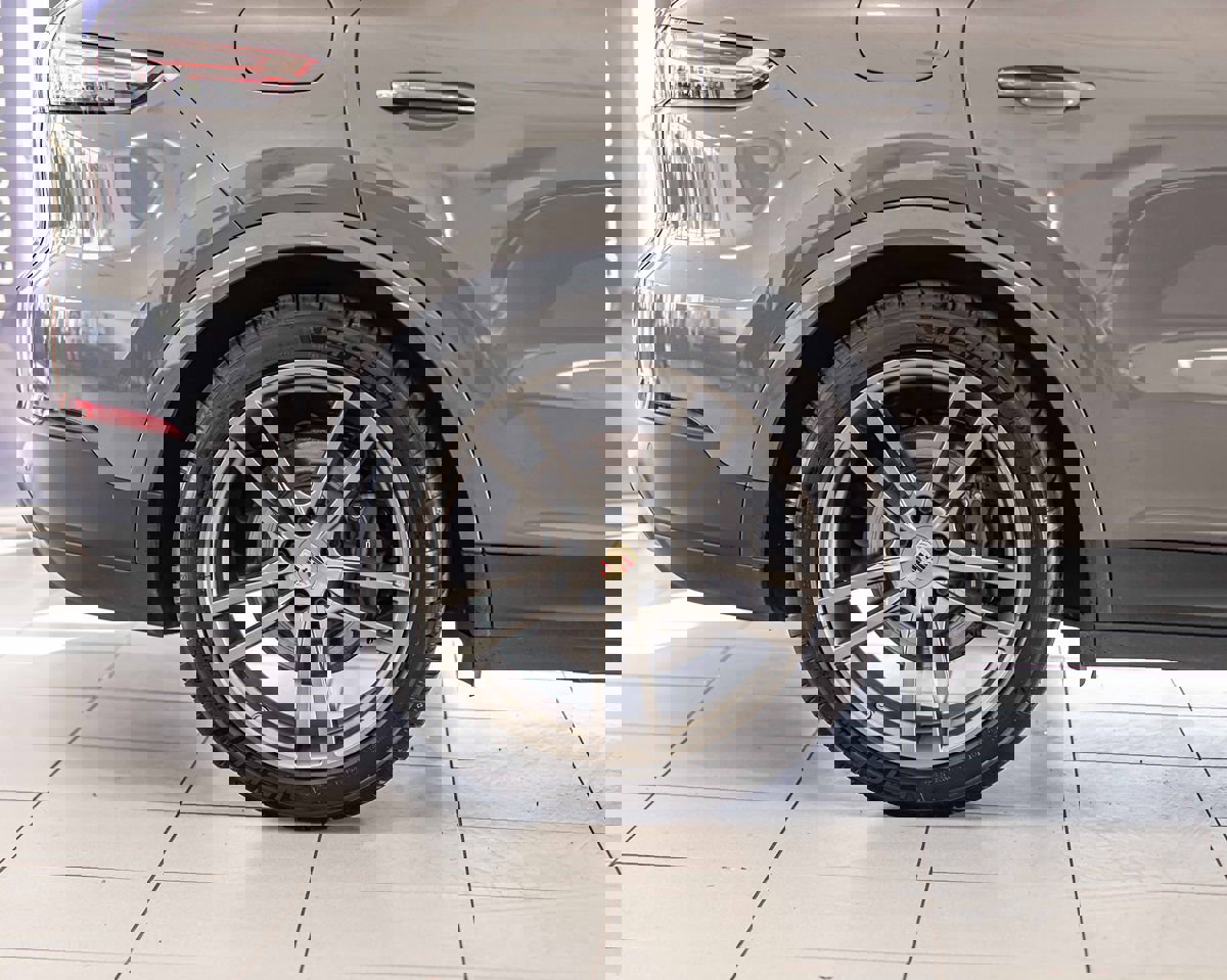 Used 2021 Porsche Cayenne E-Hybrid image 12