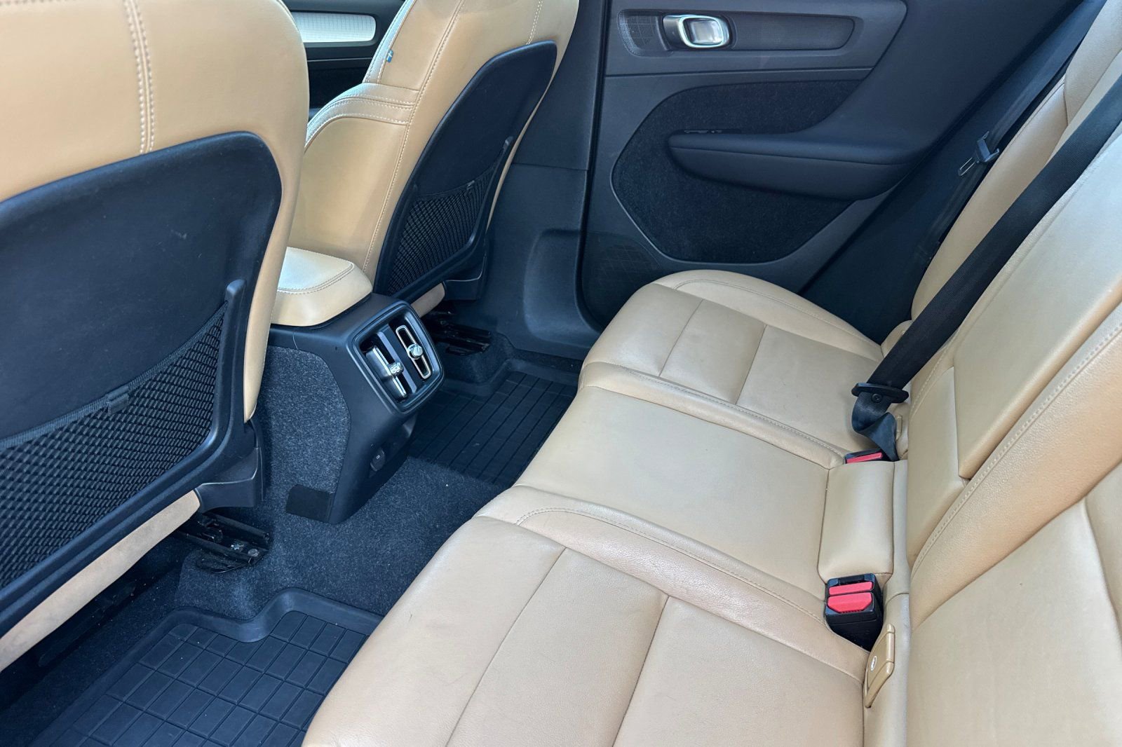 Used 2019 Volvo XC40 T5 Momentum image 14