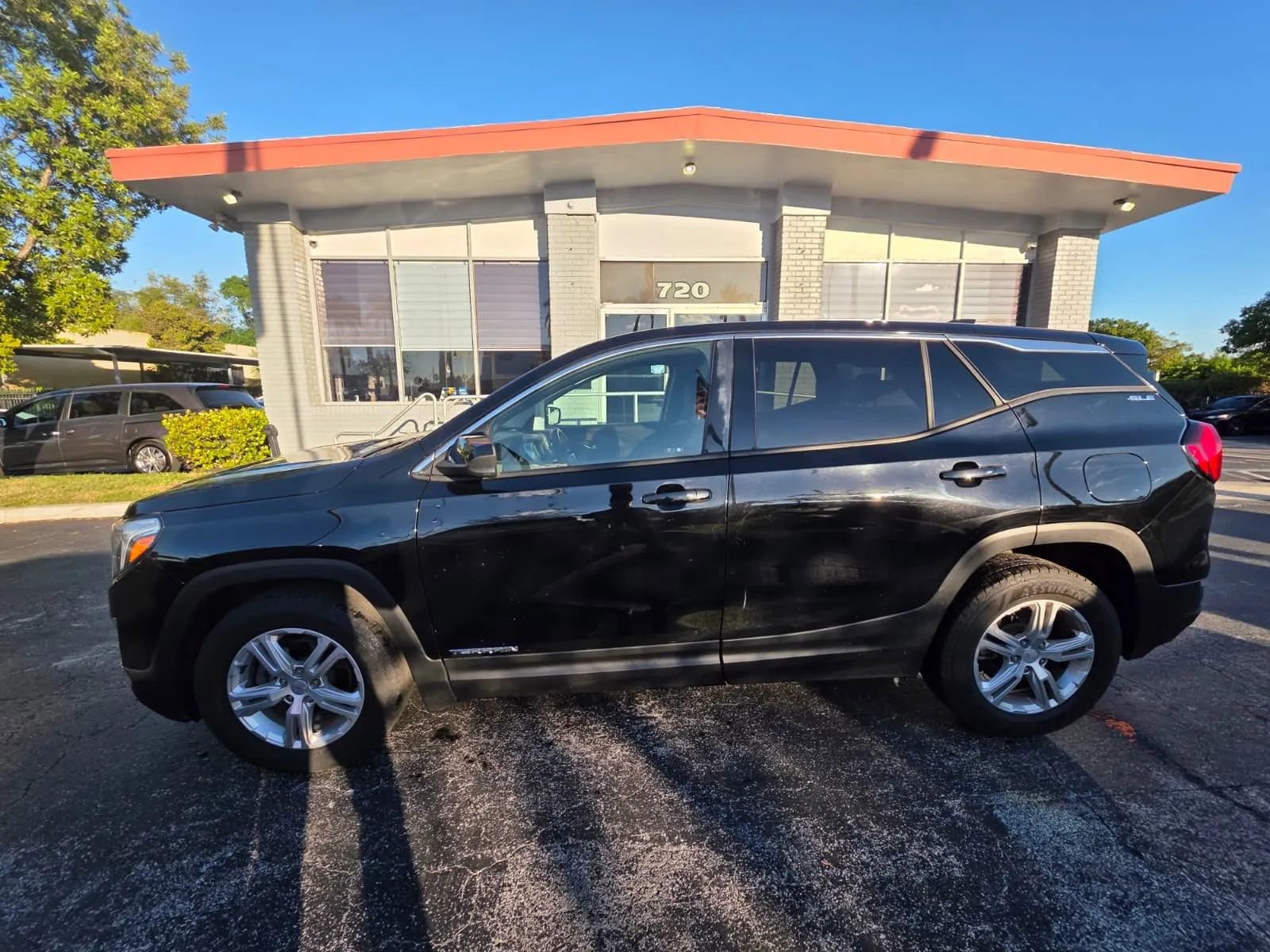 Used 2018 GMC Terrain SLE FWD image 8