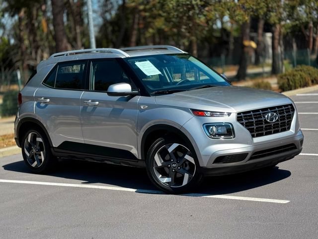 Used 2025 Hyundai Venue SEL FWD image 21