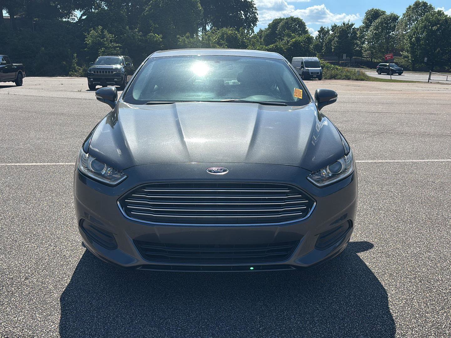 Used 2016 Ford Fusion SE FWD image 2