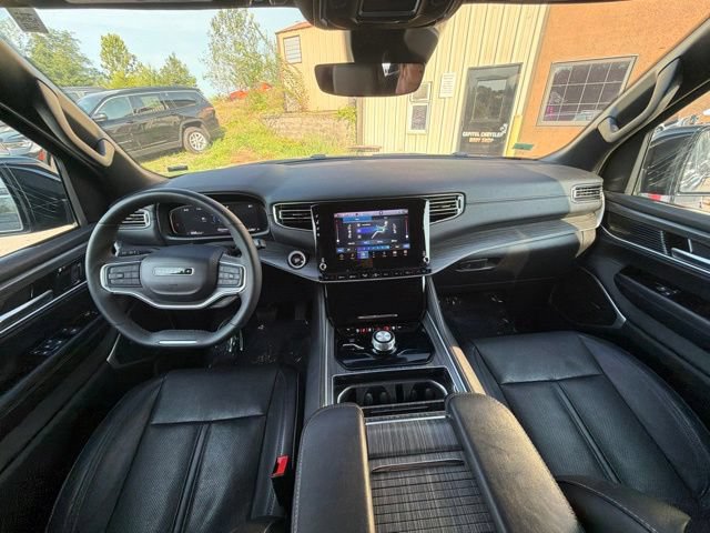 Used 2024 Jeep Wagoneer L Series II w/ Flexible Seating Group AWD/4WD image 17