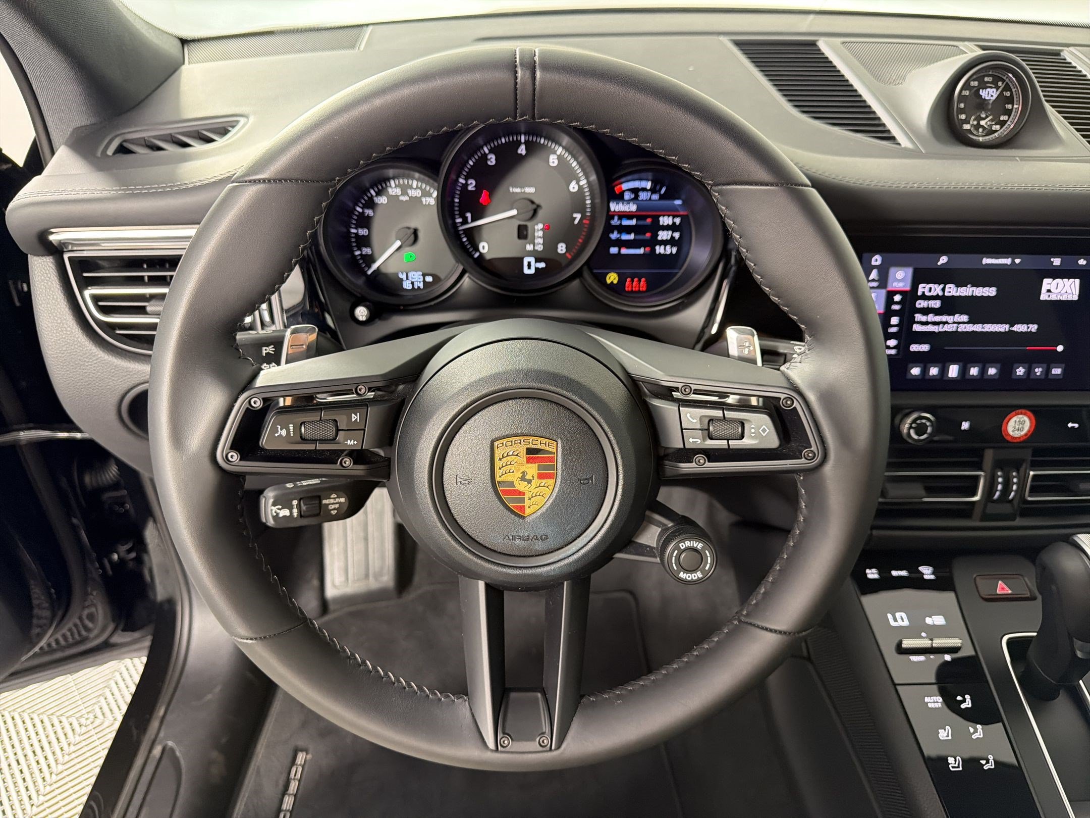 Certified 2026 Porsche Macan AWD/4WD image 23