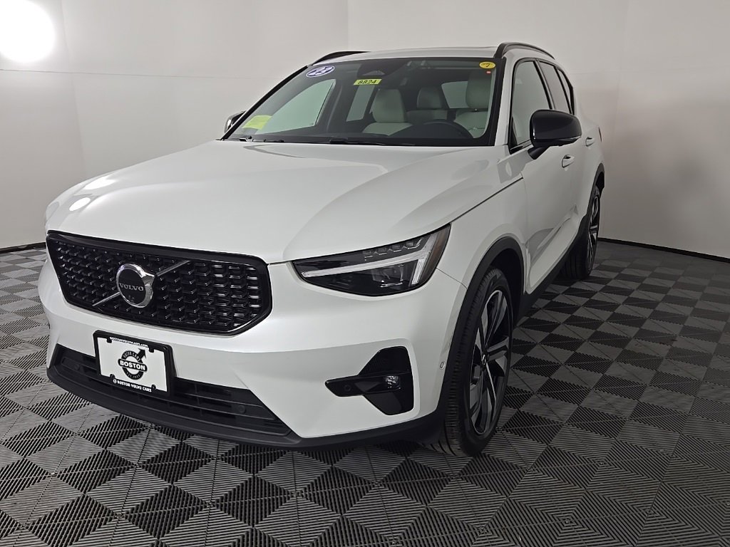 Certified 2023 Volvo XC40 B5 Ultimate w/ Climate Package image 12