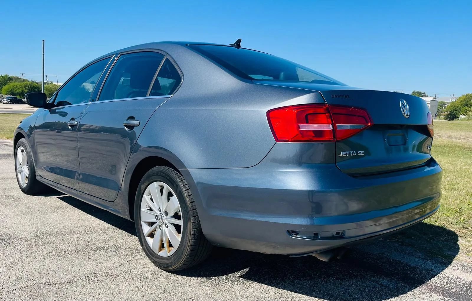Used 2015 Volkswagen Jetta SE FWD image 12