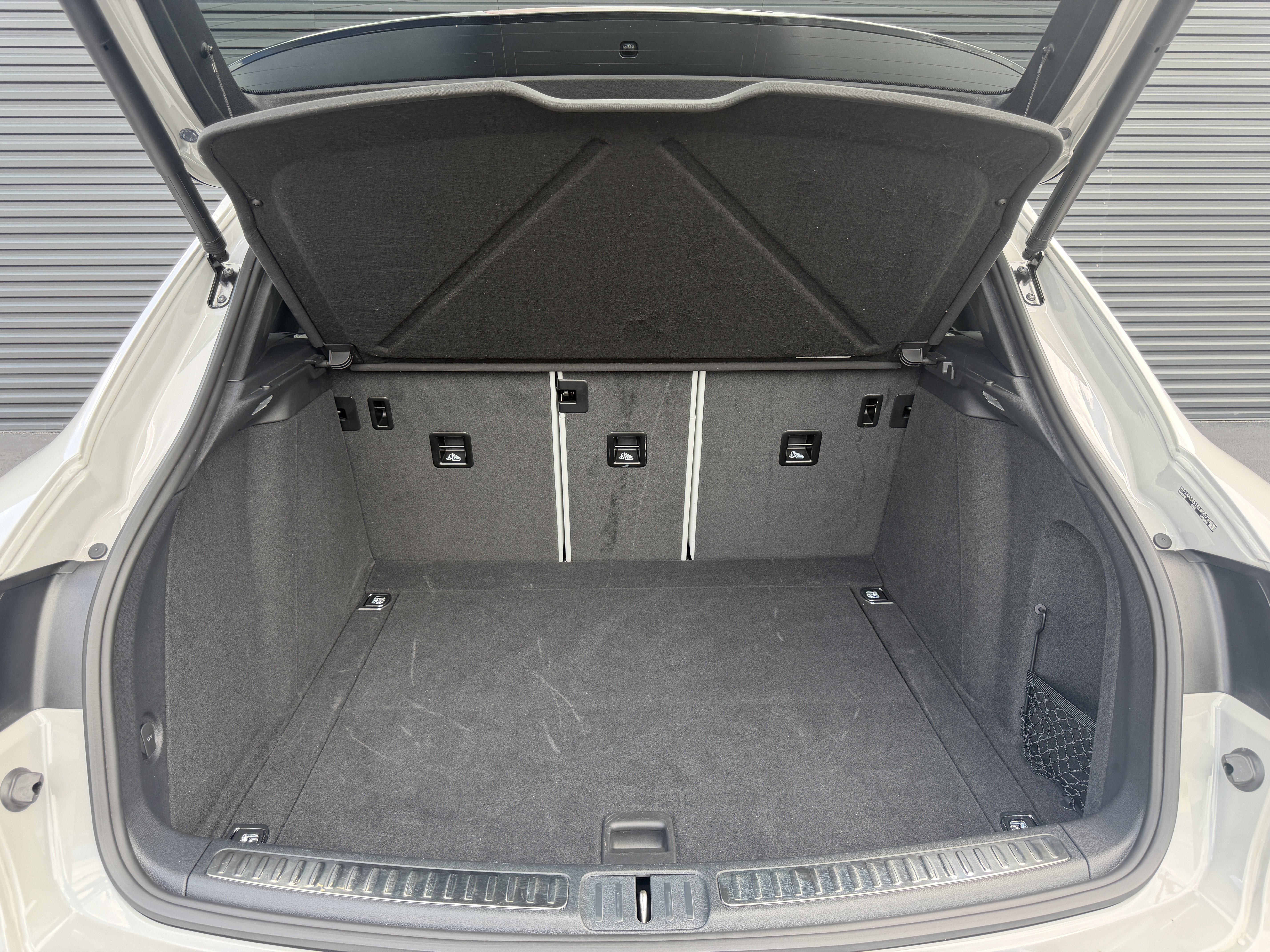 Certified 2024 Porsche Macan AWD/4WD image 13