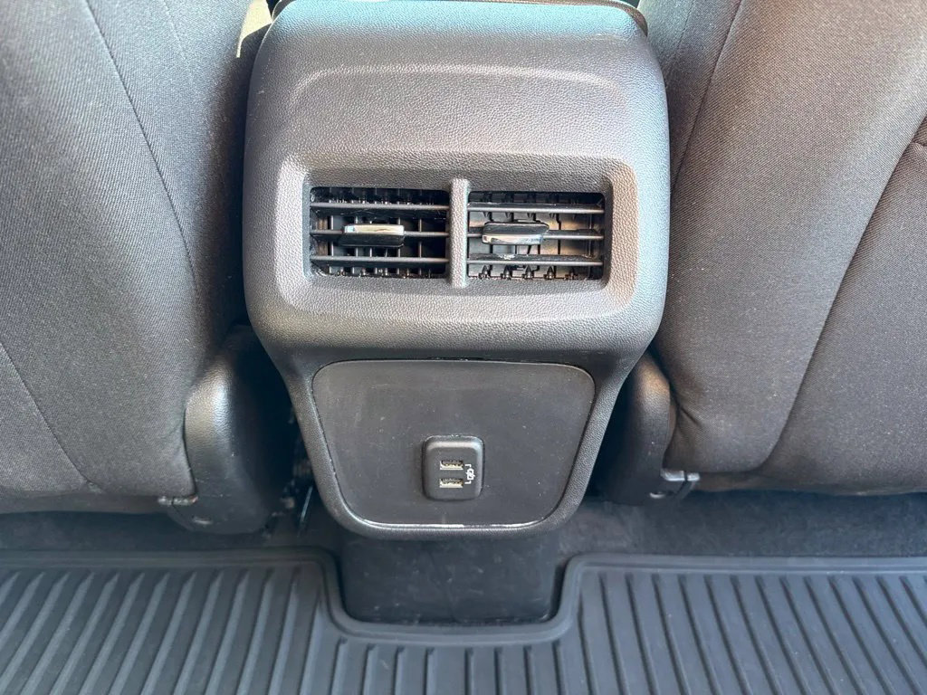 Used 2024 Chevrolet Equinox LT FWD image 33