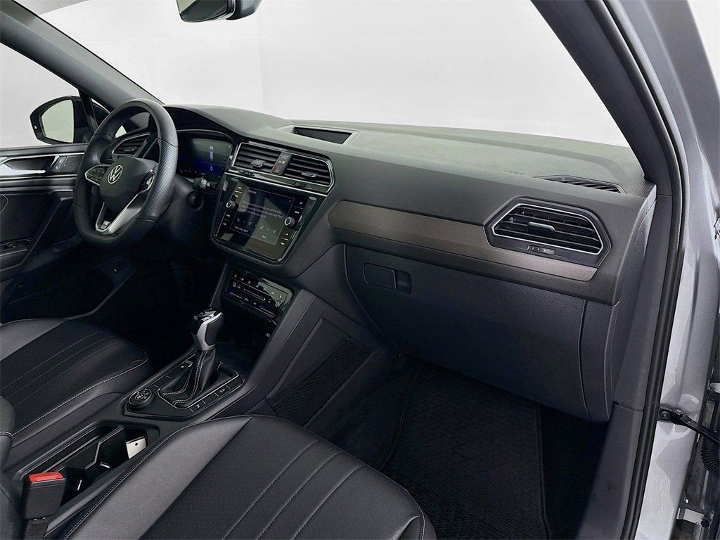 Used 2024 Volkswagen Tiguan SE R-Line image 25