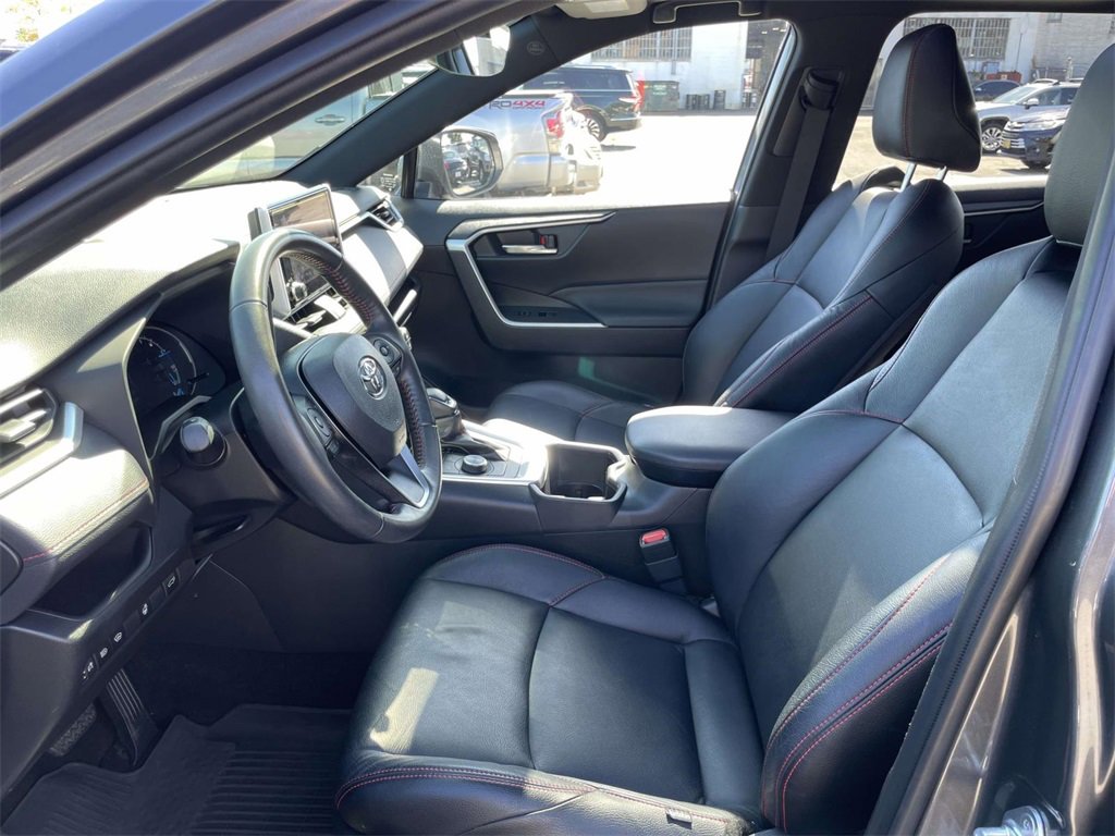 Used 2023 Toyota RAV4 SE image 13