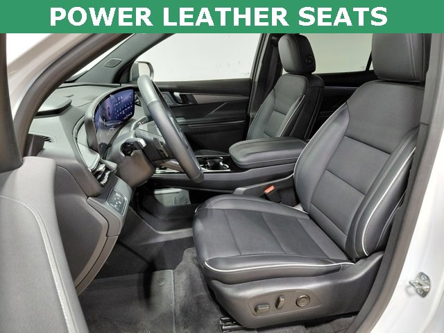 Used 2025 Buick Enclave Preferred image 3