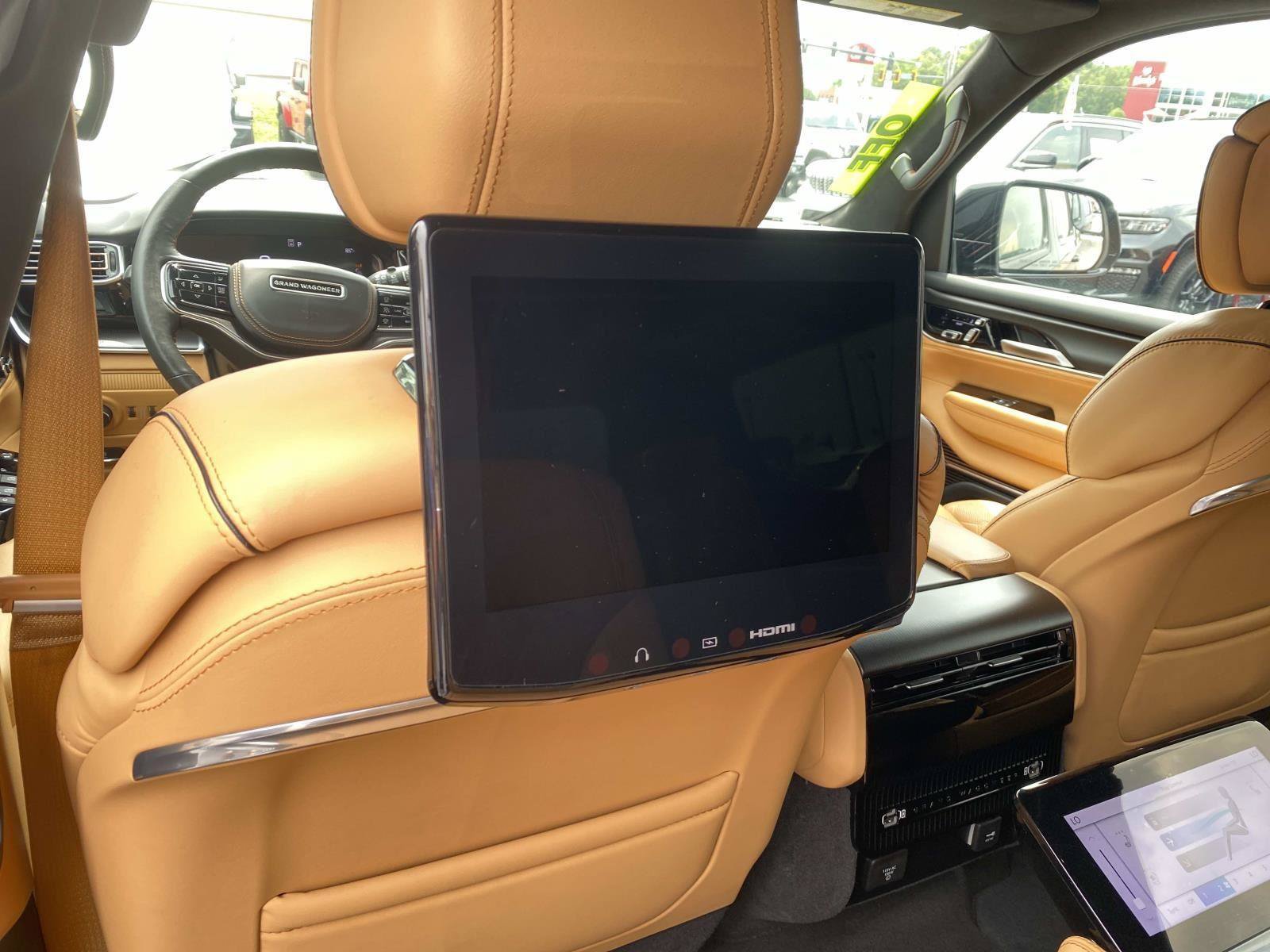 Used 2025 Jeep Grand Wagoneer Series III w/ Rear Seat Video Group 1 AWD/4WD image 19