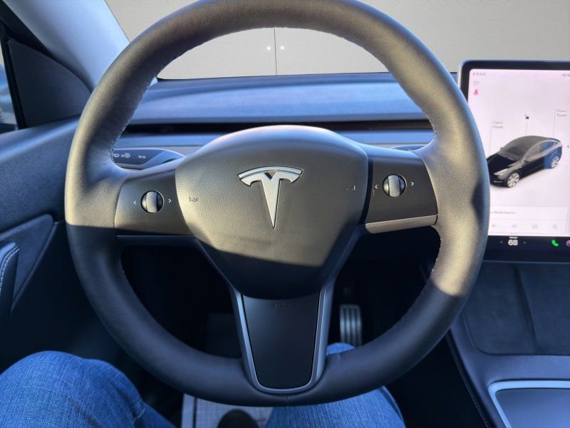 Used 2021 Tesla Model Y Performance image 14