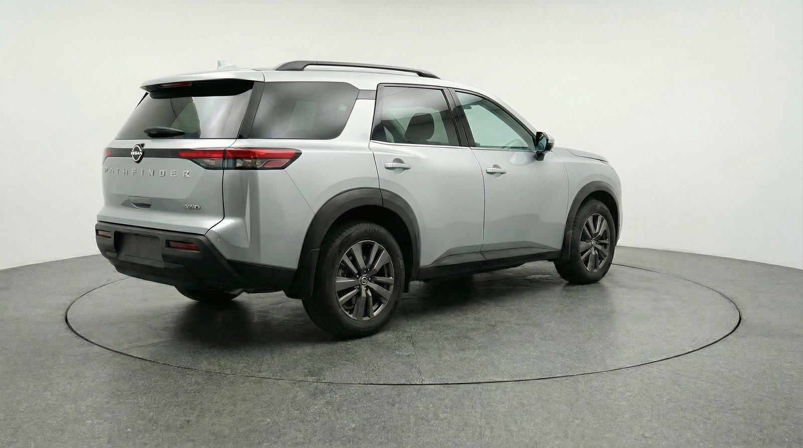 Used 2025 Nissan Pathfinder SV FWD image 9