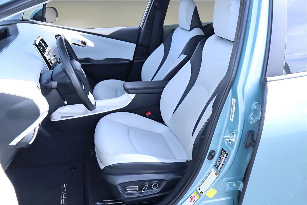 Certified 2016 Toyota Prius Four Touring image 11