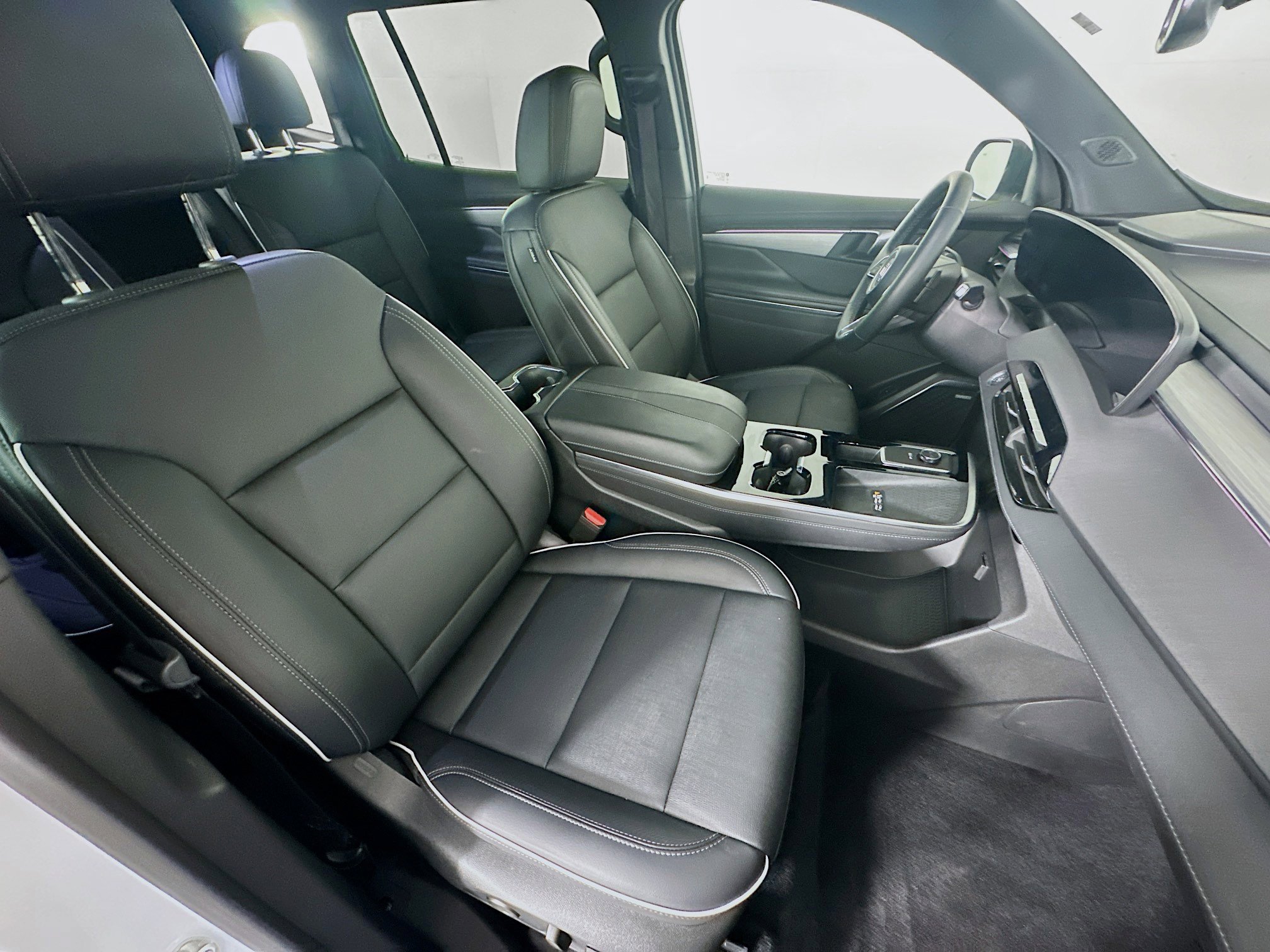 Used 2025 Buick Enclave Preferred FWD image 33
