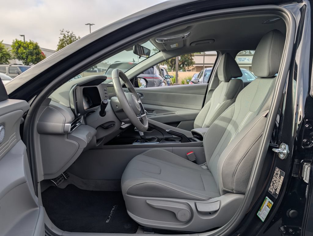 Certified 2025 Hyundai Elantra Sport FWD image 10